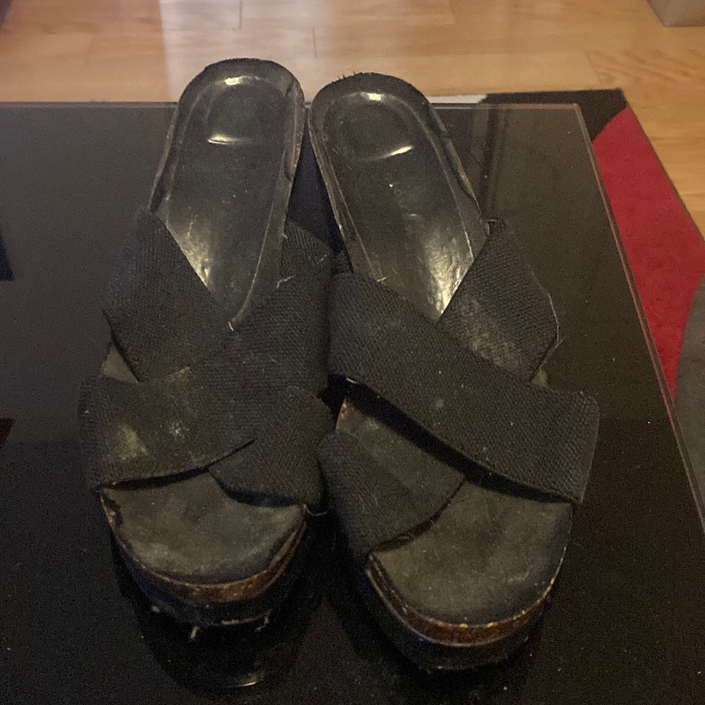 10W Avenue Black Wedge Sandals
